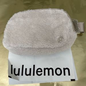 NWT lululemon Everywhere Belt Bag 1L Fleece Natural/Silver - Brand New